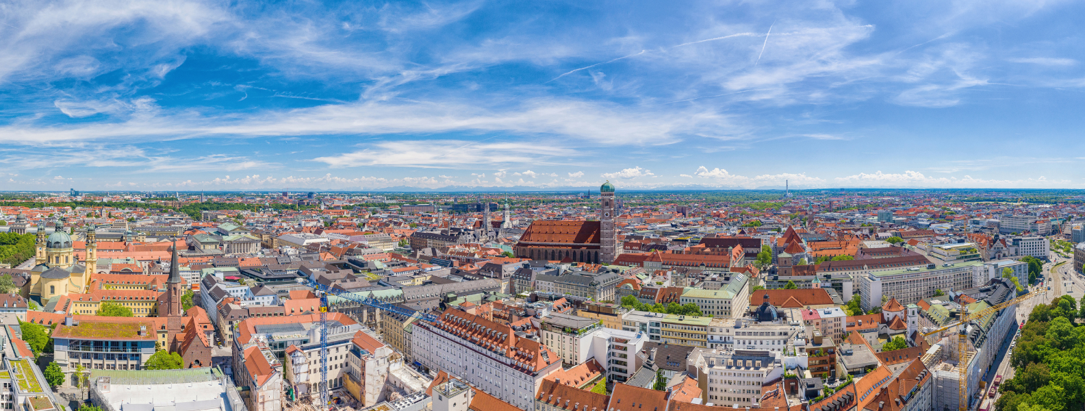 Münchens Innenstadtpanorma mit Frauenkirche, © GettyImages, Markus Klaimeier