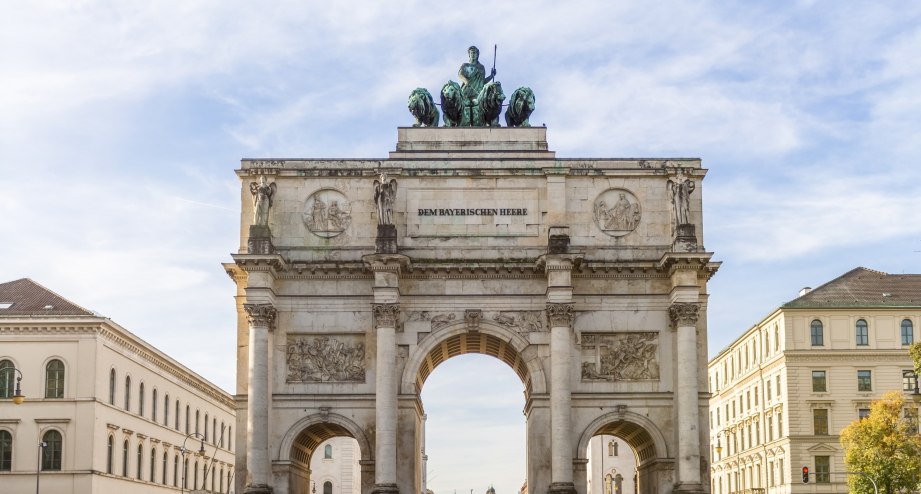 Siegestor in München - BAHNHIT.DE, © getty, Foto: Westend61